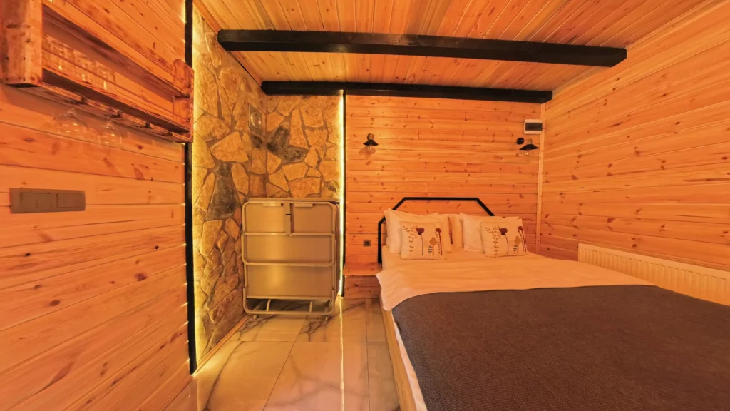 Jakuzili ve Şömineli Dağ Evi